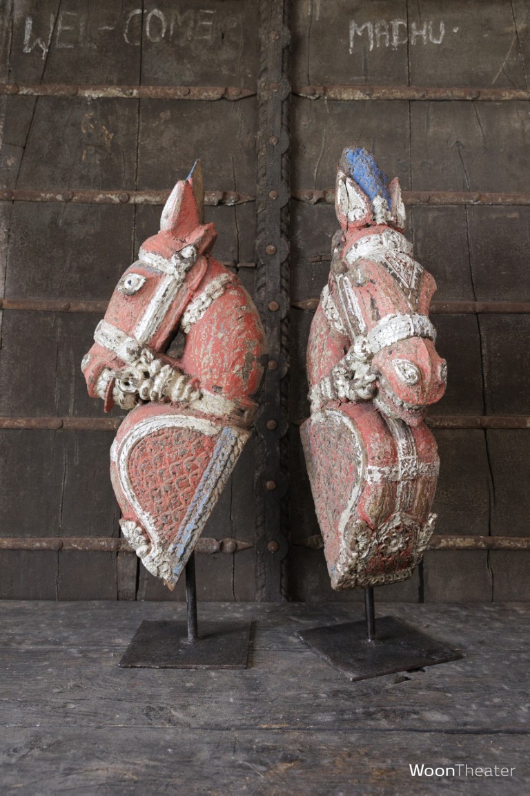 Set/2 antieke paarden op standaard | India
