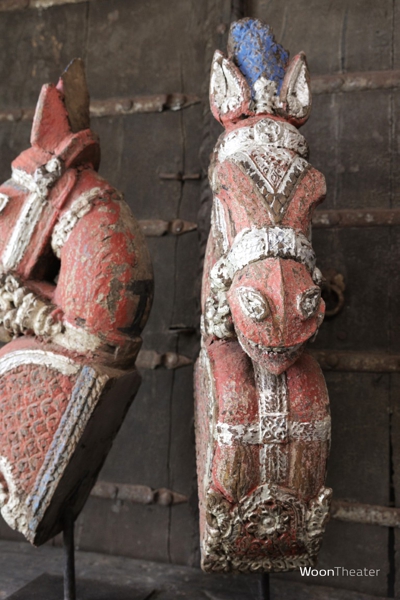 Set/2 antieke paarden op standaard | India