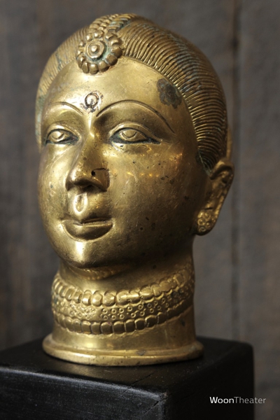 Vintage beeldje brass op houten sokkel | India