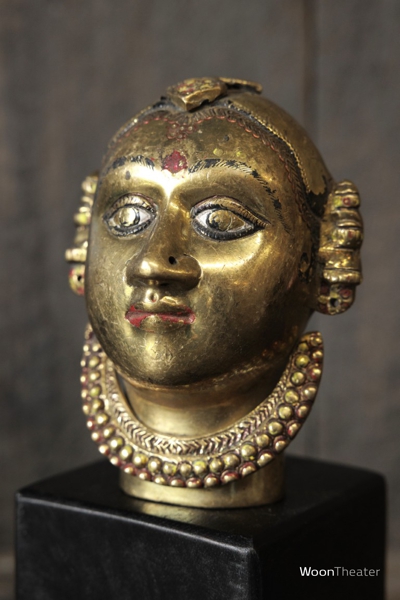 Vintage beeldje brass op houten sokkel | India