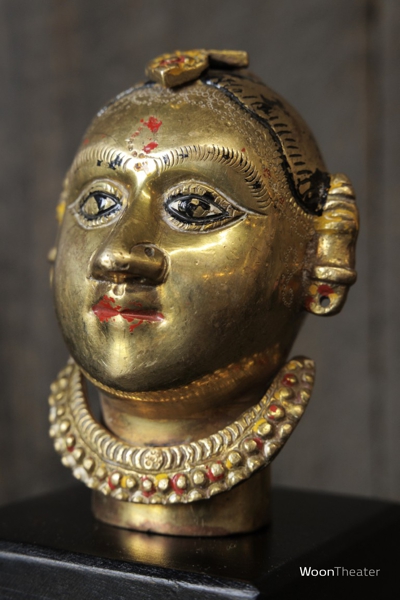 Vintage beeldje brass op houten sokkel | India