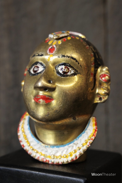 Vintage beeldje brass op houten sokkel | India