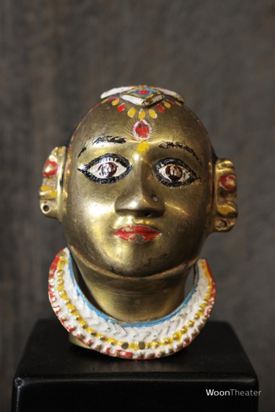 Vintage beeldje brass op houten sokkel | India