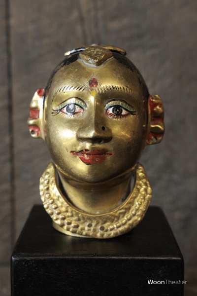 Vintage beeldje brass op houten sokkel | India