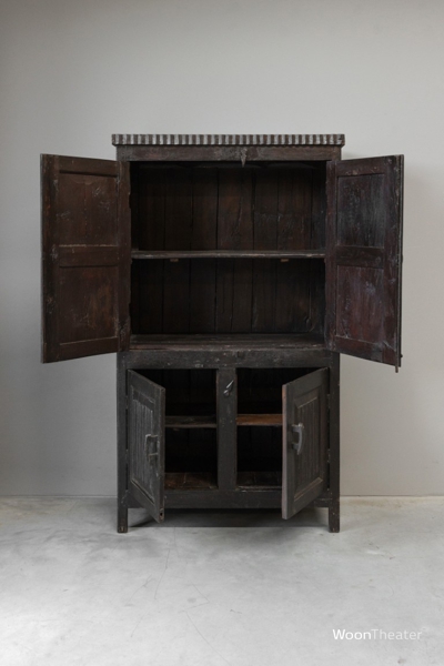 Origineel oude kast met snijwerk | India