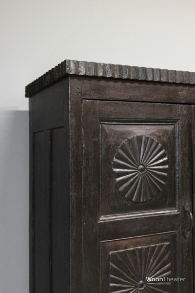Origineel oude kast met snijwerk | India