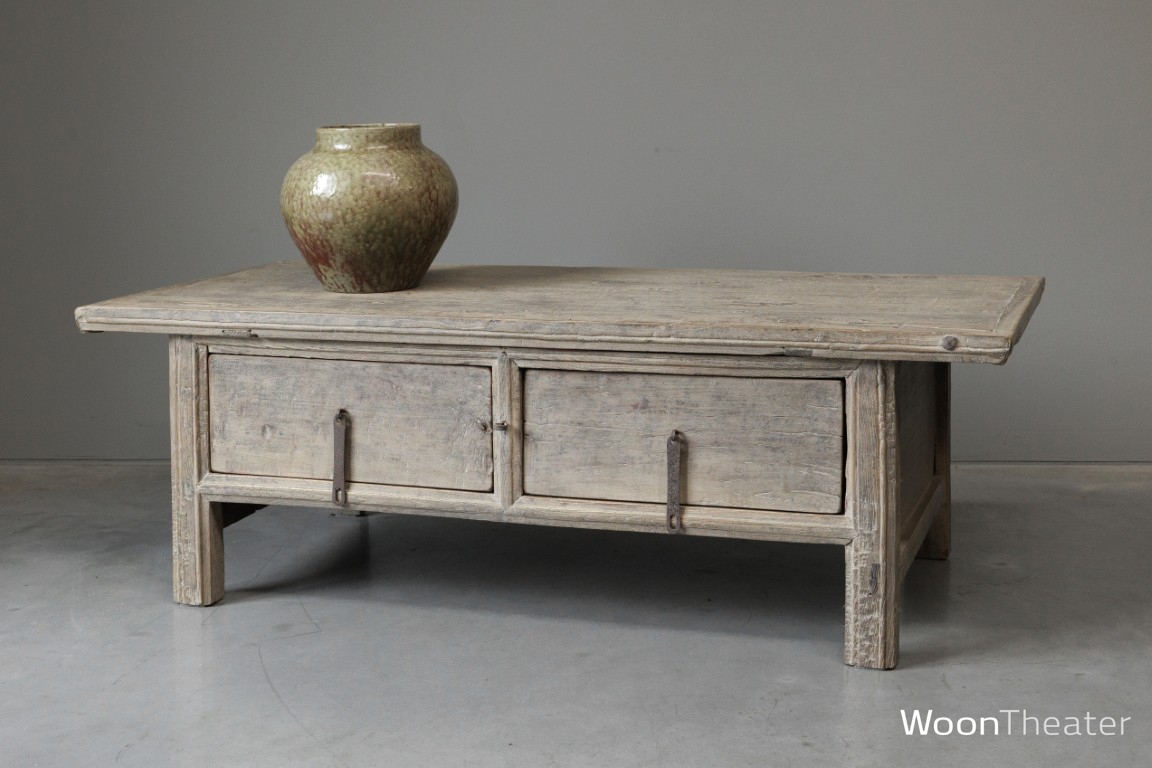 Oude salontafel met lade 