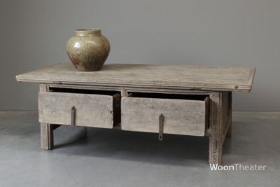 Oude salontafel met lade 