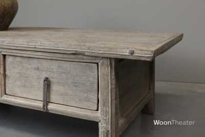 Oude salontafel met lade 