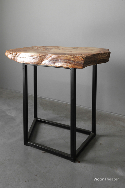 Unieke oude bijzettafel 