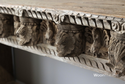 Bijzondere oude wandtafel