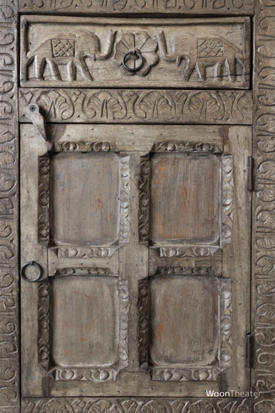 Origineel oud kastje met snijwerk | India