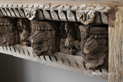 Bijzondere oude wandtafel