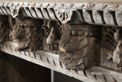Bijzondere oude wandtafel