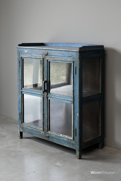 Authentiek blauw verweerd vitrinekastje | India