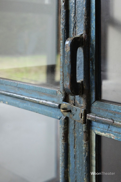 Authentiek blauw verweerd vitrinekastje | India