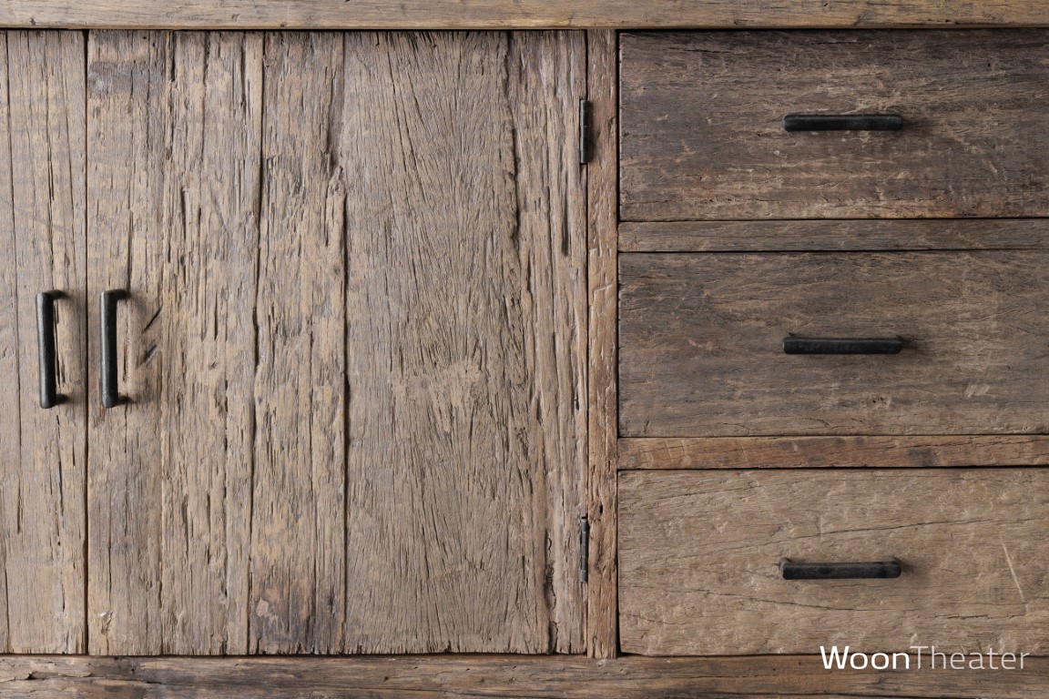 Rustiek oud houten dressoir met open vakken | Krakau