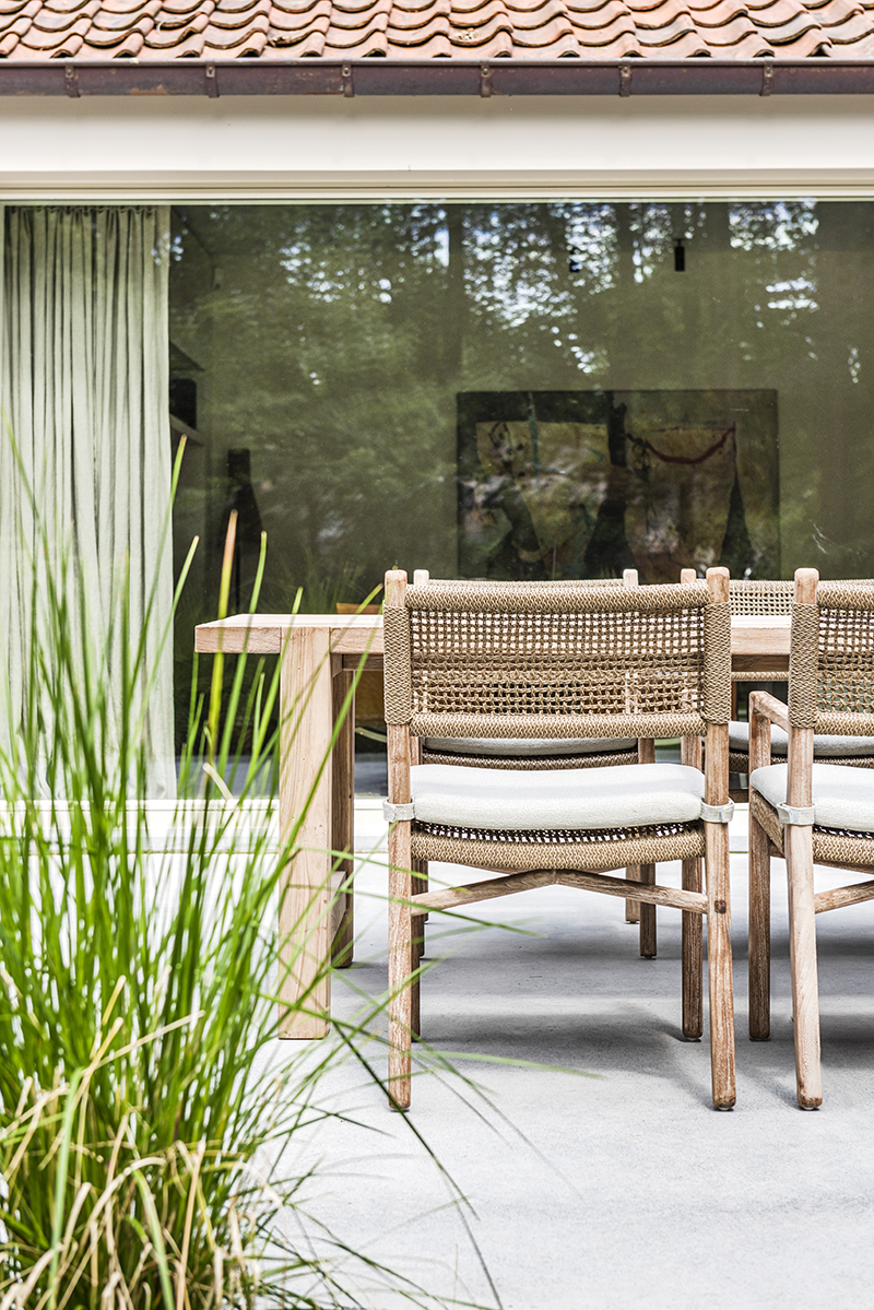 Gommaire-outdoor-teak-furniture-arm_chair_fiona-G510A-PE-AW-Brussels-1.jpg