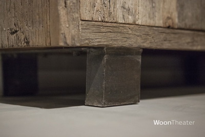 Robuust houten 4-deurs kabinet | Urban Collection