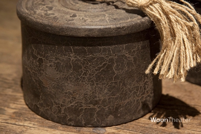 Sobere houten pot met deksel | India