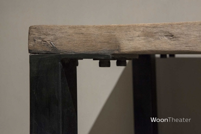 Oud houten wandtafel met metalen poot | Kos