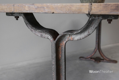 Oude fabriekstafel | India