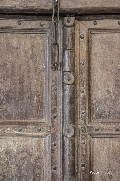 Origineel oude deur in kozijn | India