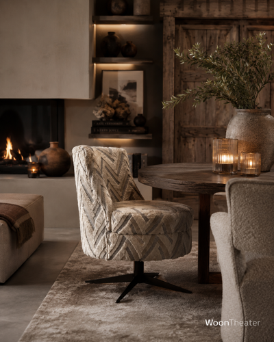 Luxe ronde draaistoel aan eettafel