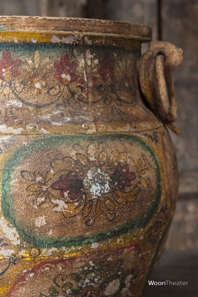 Oude beschilderde pot | India