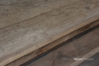 Oude (tv) tafel met plank | India