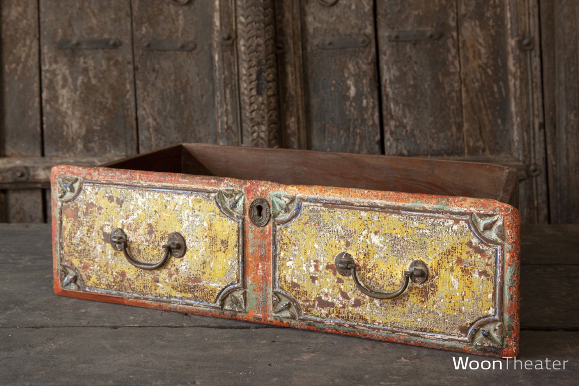 Antieke lade (magazinebox) uit India