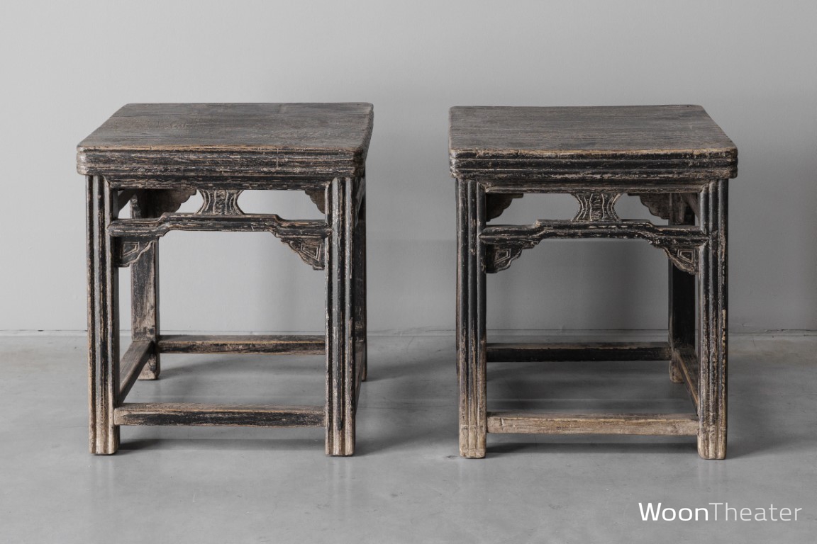 Set van 2 antieke tafeltjes | China