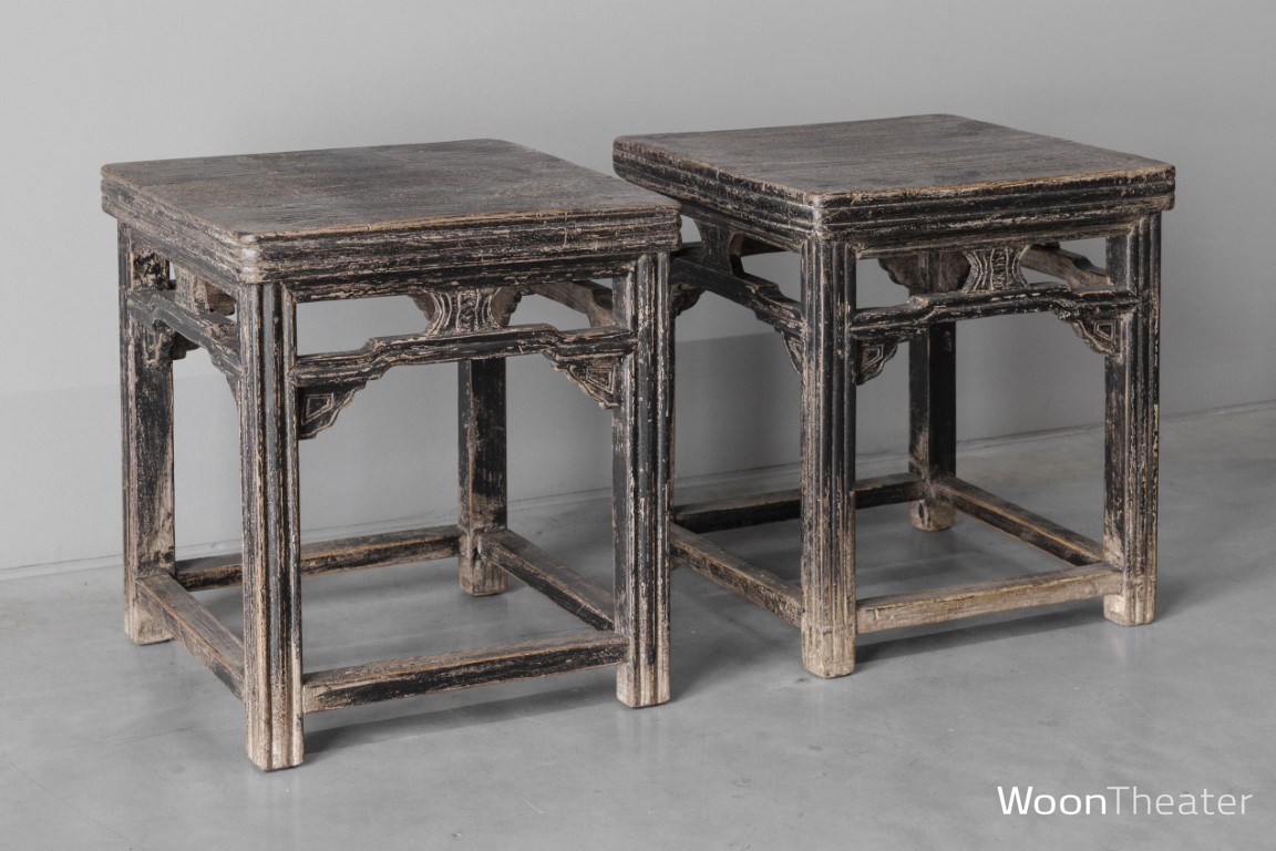 Set van 2 antieke tafeltjes | China