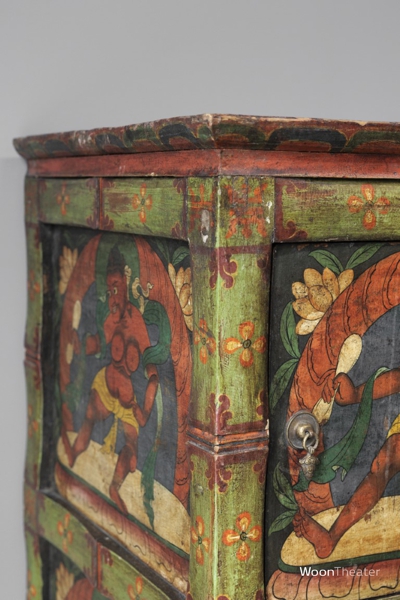 Antiek beschilderd kastje | werelds wonen