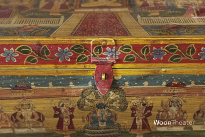 Oud beschilderd kistje | India