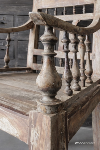 Antieke elegante armstoel