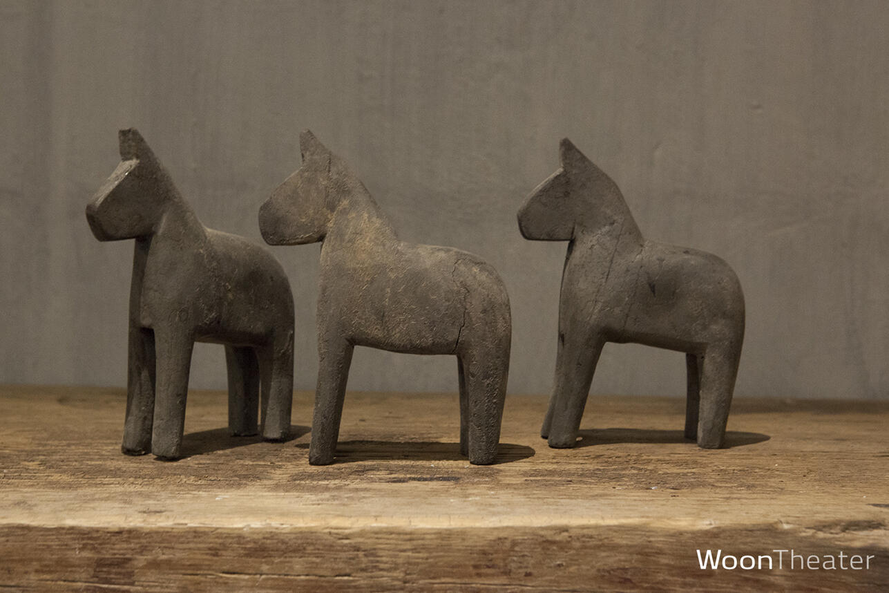 Oud houten paard grey