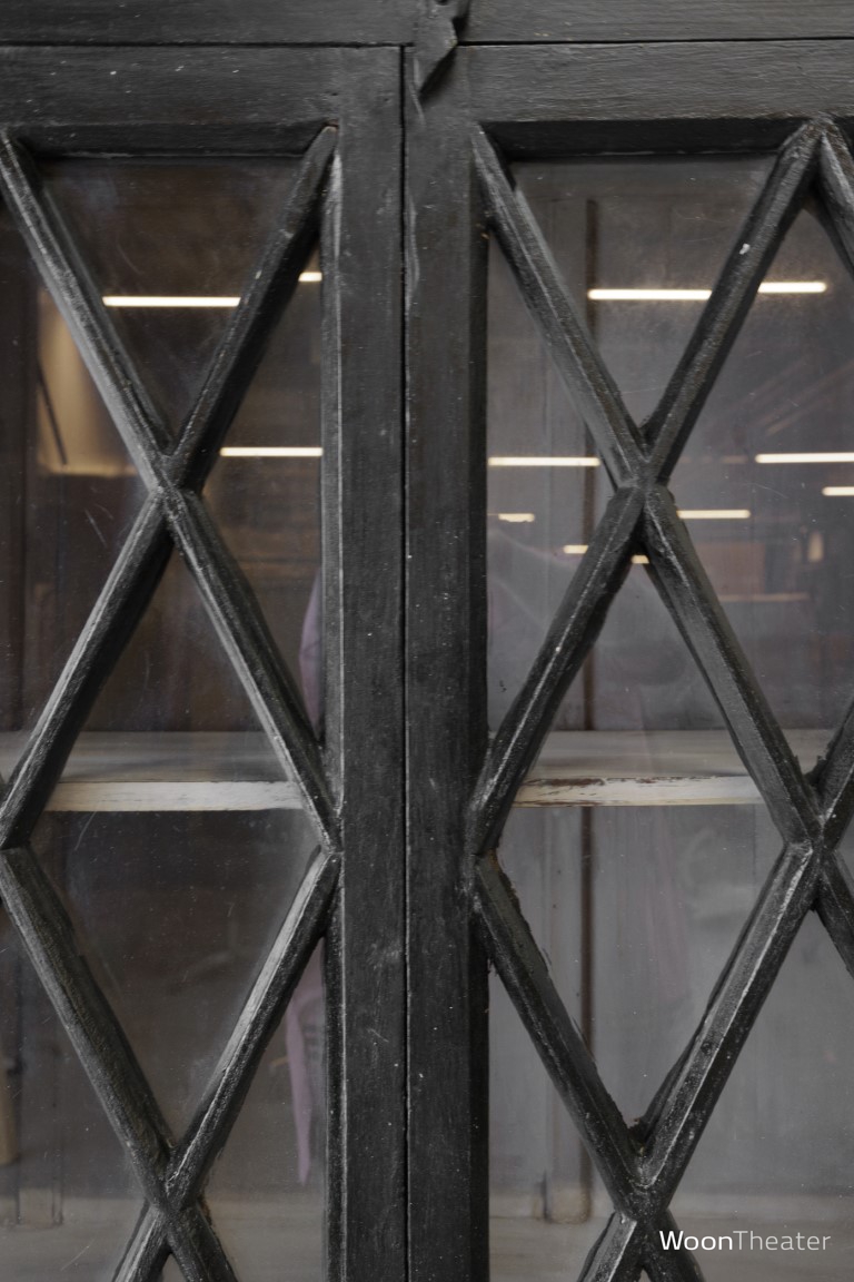 Origineel oude vitrinekast | zwart
