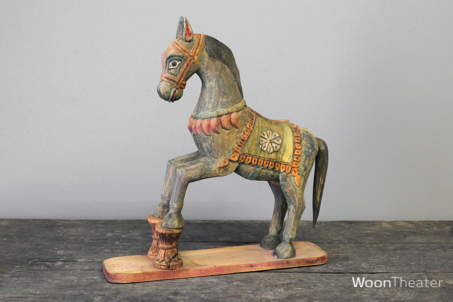 Kleurrijk houten paard | India