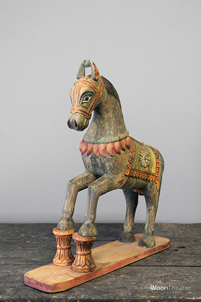 Kleurrijk houten paard | India