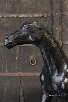 Antiek lederen paard | India