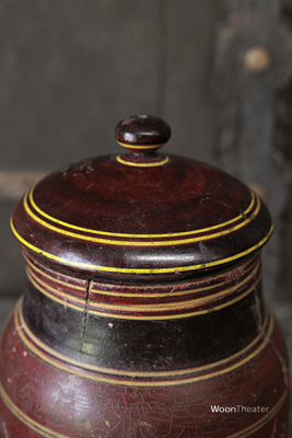 Oude houten pot | India