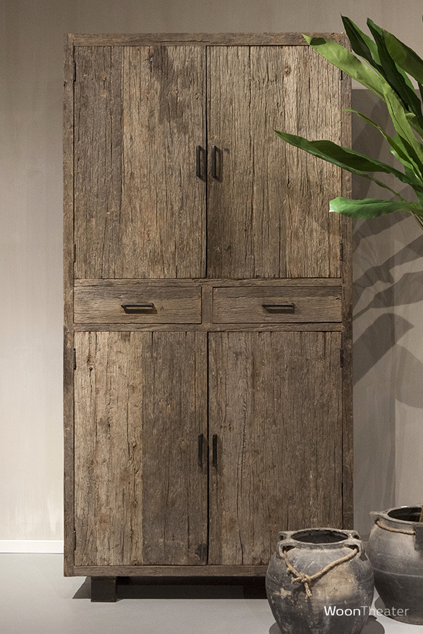 Robuust houten 4-deurs kabinet