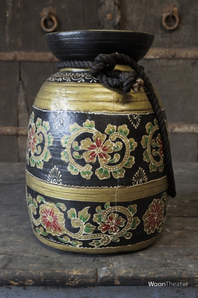 Oude houten pot beschilderd | Tibet