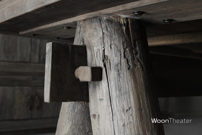 Robuuste oud houten eettafel | Sempre Collection