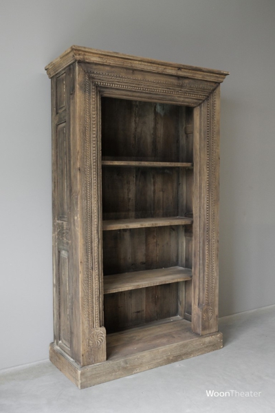 Oude boekenkast met snijwerk | rustiek
