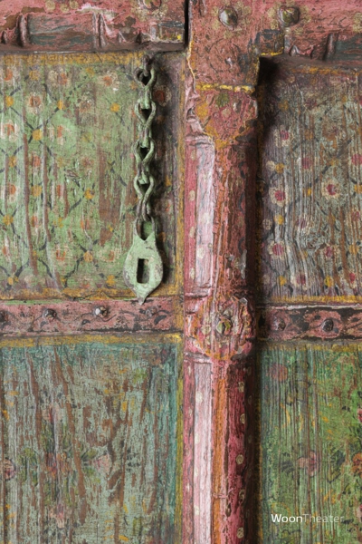 Kleurrijke oude deur