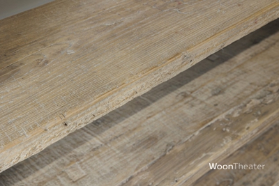 Oude wandtafel met plank