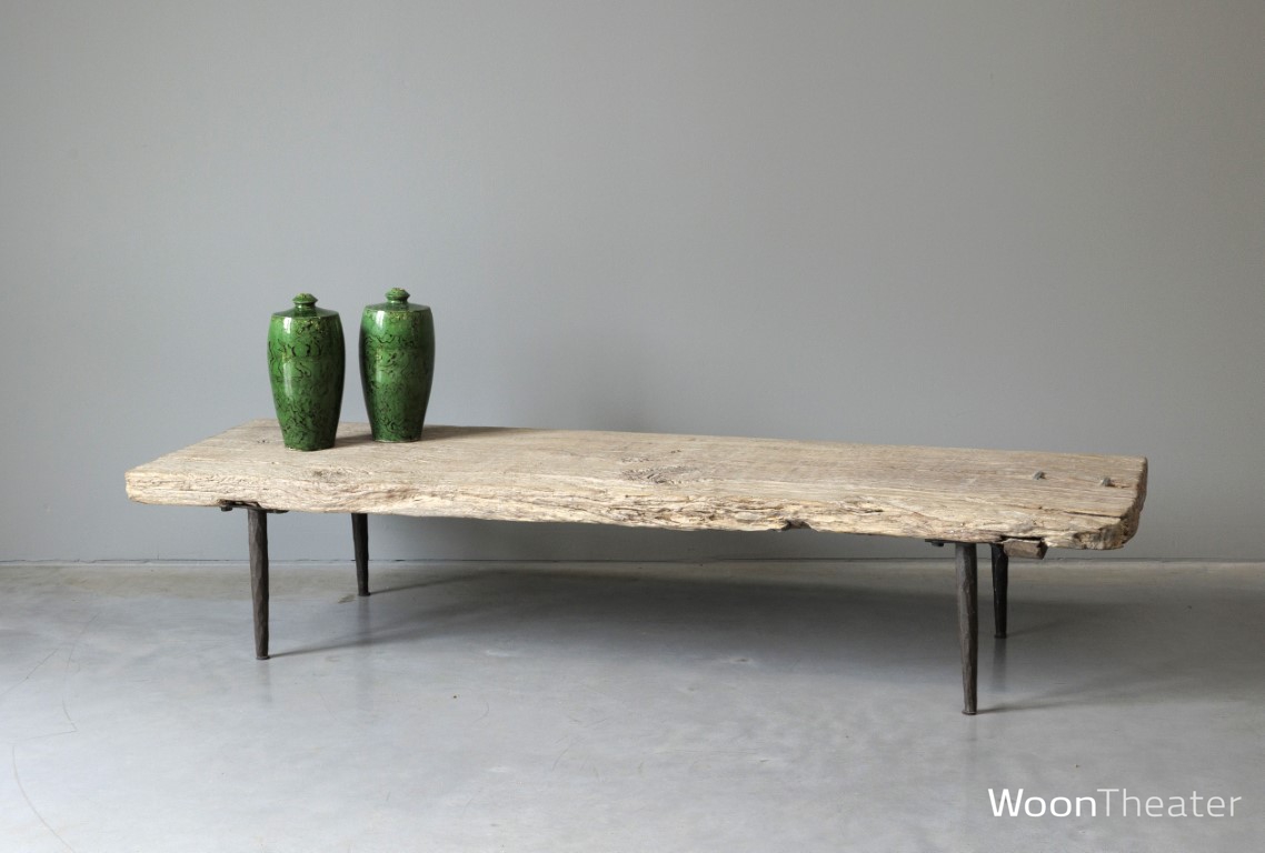 Salontafel oud hout met metalen poot