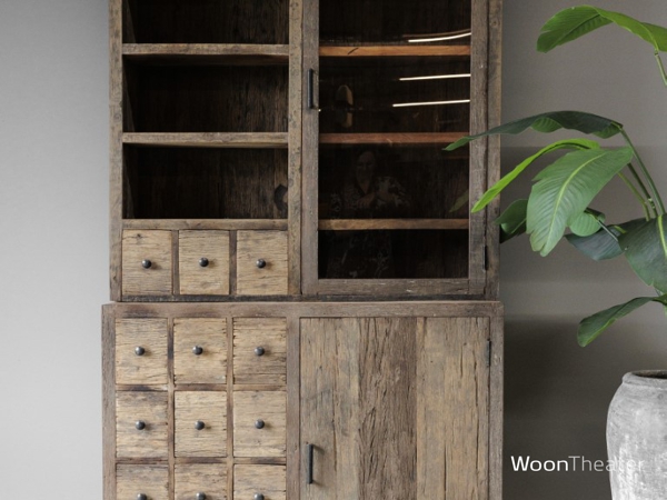 oud hout vitrinekast
